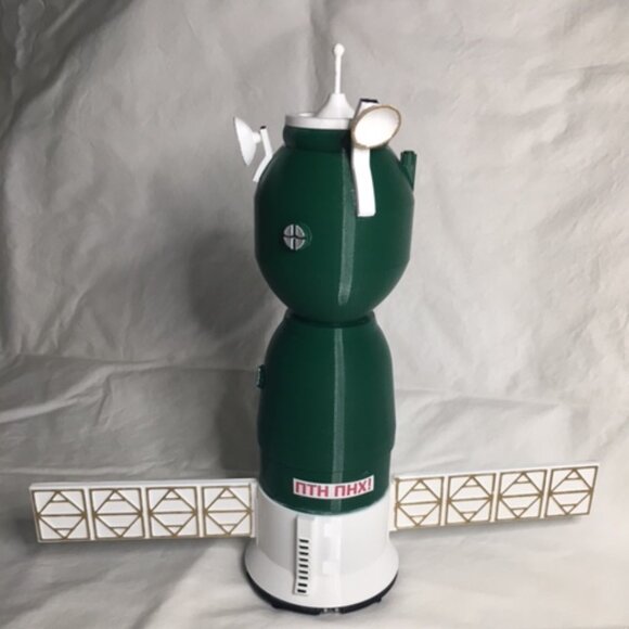 Russian Soyuz Desk Model - Picture 2 of 5